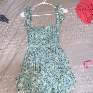 NWT princess polly gypsy romper with flowers on it, size small never worn